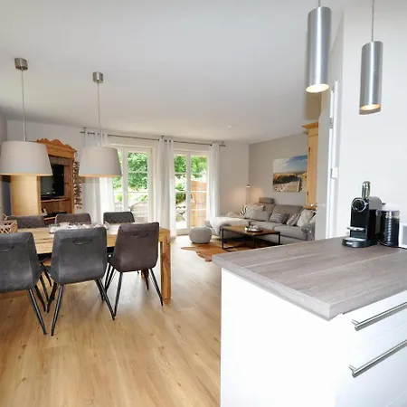 Doppelhaushaelfte Frederike Holiday home *